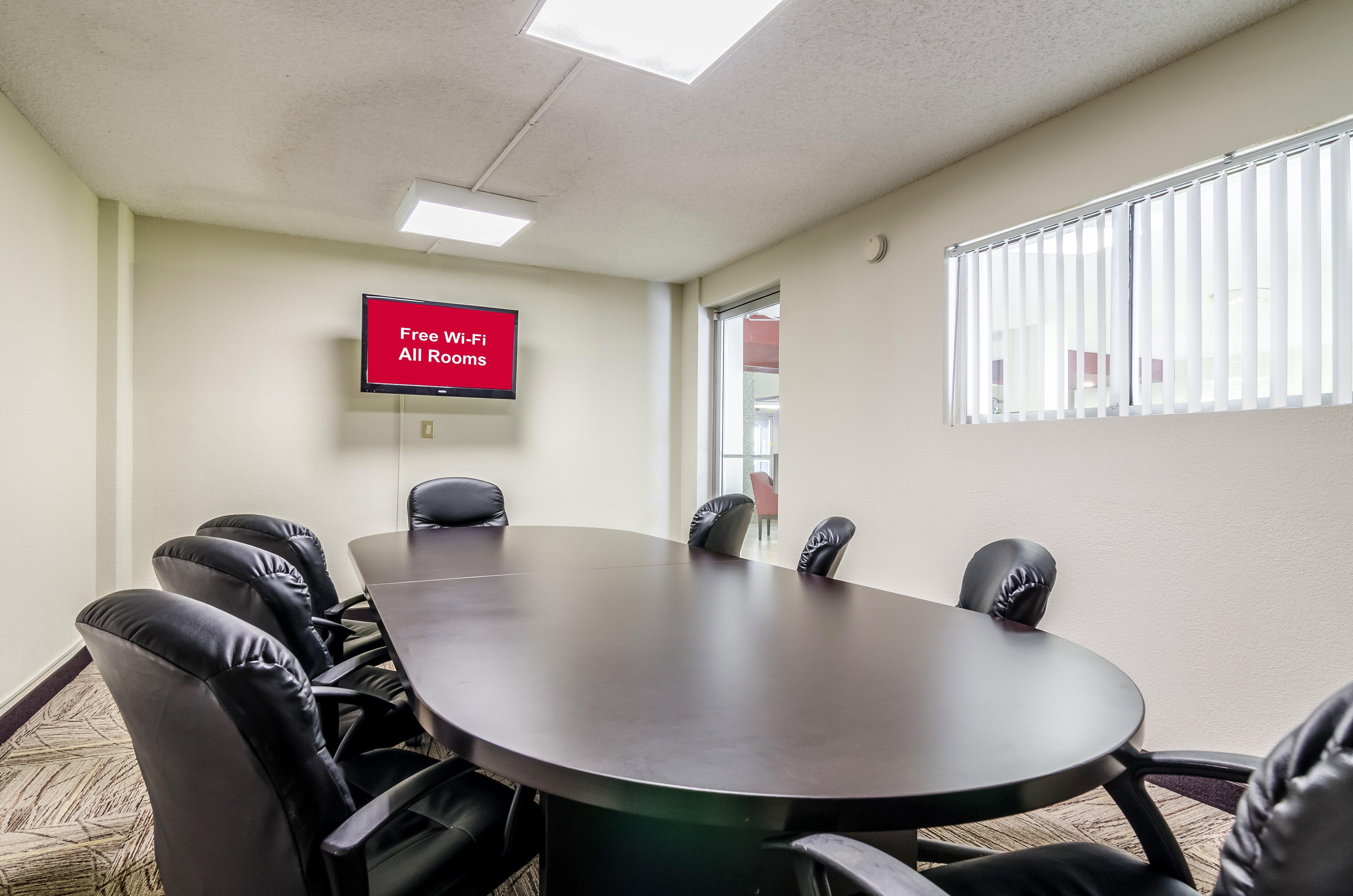 Red Roof Inn Plus+ Wichita East Ngoại thất bức ảnh
