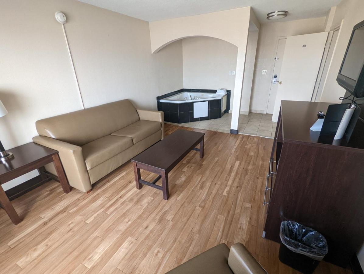 Red Roof Inn Plus+ Wichita East Ngoại thất bức ảnh